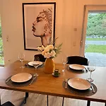 Apartment Modernes 2-schlafzimmer Business Eg In Ehningen, Ibm, Mercedes-benz Sindelfingen, S-bahn Und A81 Mit Parkplatz *
