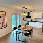 Modernes 2-schlafzimmer Business Eg In Ehningen, Ibm, Mercedes-benz Sindelfingen, S-bahn Und A81 Mit Parkplatz Apartment Ehningen