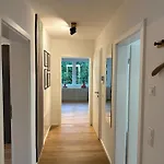 Modernes 2-schlafzimmer Business Eg In Ehningen, Ibm, Mercedes-benz Sindelfingen, S-bahn Und A81 Mit Parkplatz Apartment