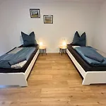 Modernes 2-schlafzimmer Business Eg In Ehningen, Ibm, Mercedes-benz Sindelfingen, S-bahn Und A81 Mit Parkplatz Apartment