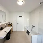 Apartment Modernes 2-schlafzimmer Business Eg In Ehningen, Ibm, Mercedes-benz Sindelfingen, S-bahn Und A81 Mit Parkplatz Ehningen