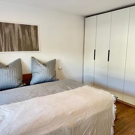 Luxurioese Eg-wohnung Mit Gartenblick & Garage - 3 Min Zur S-bahn - Naehe Messe Stuttgart, Daimler & Ibm - Ideal Fuer Familien & Geschaeftsreisende Apartment