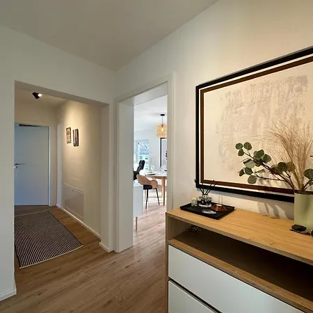 Luxurioese Eg-wohnung Mit Gartenblick & Garage - 3 Min Zur S-bahn - Naehe Messe Stuttgart, Daimler & Ibm - Ideal Fuer Familien & Geschaeftsreisende Apartment