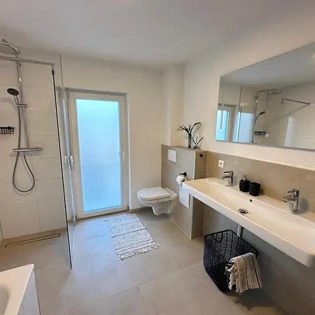 Modernes 2-Schlafzimmer Business Wohnung In Ehningen Nahe Ibm, Mercedes-Benz Sindelfingen, S-Bahn Und A81 Mit Parkplatz