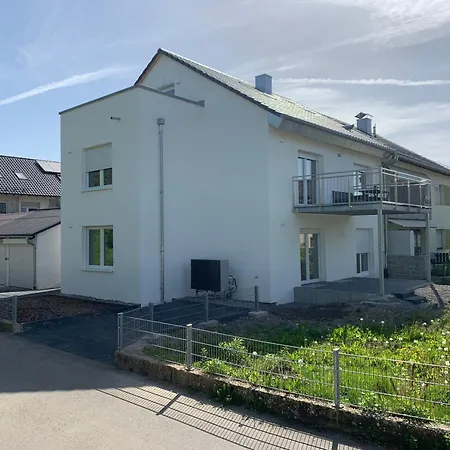Modernes 2-Schlafzimmer Business Wohnung In Ehningen Nahe Ibm, Mercedes-Benz Sindelfingen, S-Bahn Und A81 Mit Parkplatz Ehningen