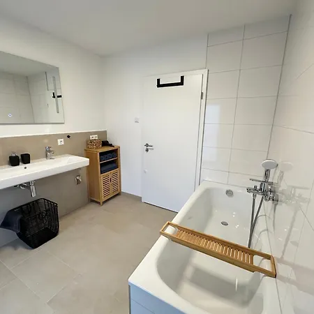 Luxurioese Eg-wohnung Mit Gartenblick & Garage - 3 Min Zur S-bahn - Naehe Messe Stuttgart, Daimler & Ibm - Ideal Fuer Familien & Geschaeftsreisende