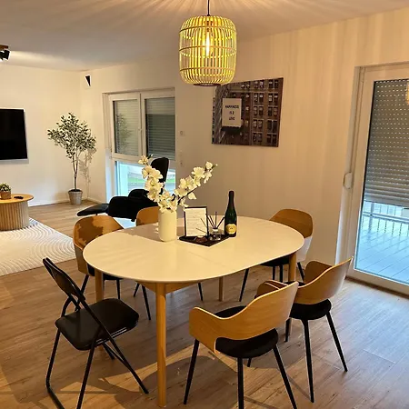 Apartment Luxurioese Eg-wohnung Mit Gartenblick & Garage - 3 Min Zur S-bahn - Naehe Messe Stuttgart, Daimler & Ibm - Ideal Fuer Familien & Geschaeftsreisende *