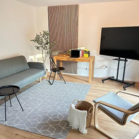 Modernes 2-schlafzimmer Business Eg In Ehningen, Ibm, Mercedes-benz Sindelfingen, S-bahn Und A81 Mit Parkplatz Apartment *