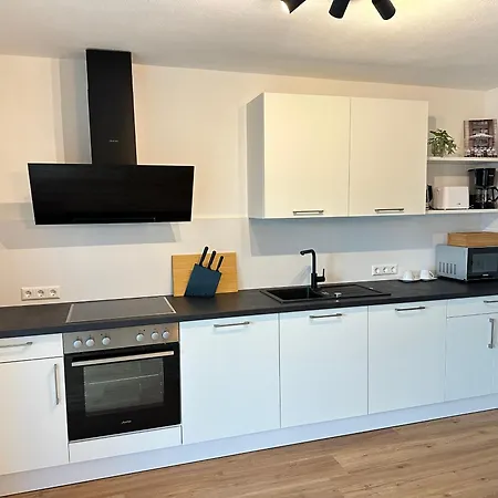 Luxurioese Eg-wohnung Mit Gartenblick & Garage - 3 Min Zur S-bahn - Naehe Messe Stuttgart, Daimler & Ibm - Ideal Fuer Familien & Geschaeftsreisende Apartment *