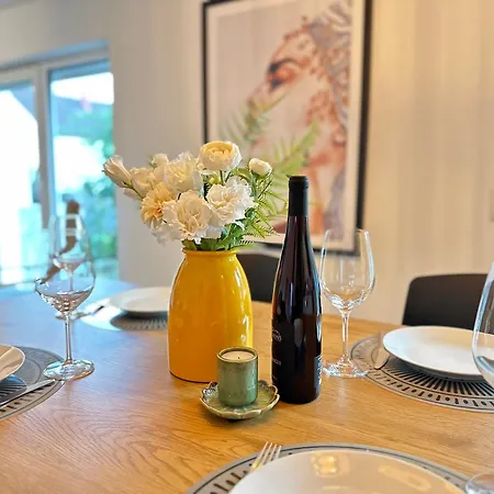 Apartment Luxurioese Eg-wohnung Mit Gartenblick & Garage - 3 Min Zur S-bahn - Naehe Messe Stuttgart, Daimler & Ibm - Ideal Fuer Familien & Geschaeftsreisende Ehningen