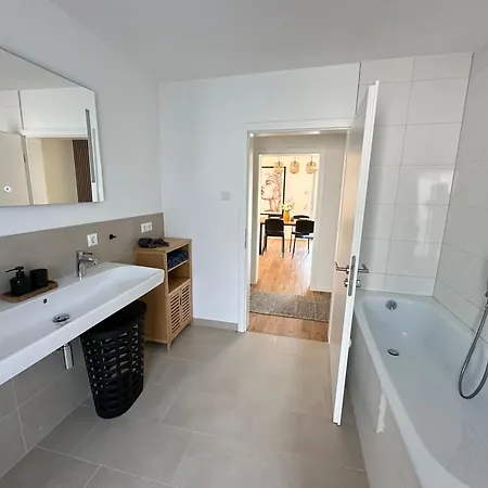 Διαμέρισμα Ab2 Luxurioese Eg-wohnung Mit Gartenblick & Garage - 3 Min Zur S-bahn - Naehe Messe Stuttgart, Daimler & Ibm - Ideal Fuer Familien & Geschaeftsreisende *