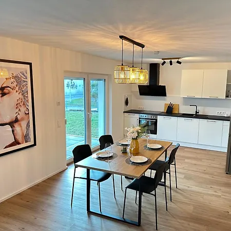 Luxurioese Eg-wohnung Mit Gartenblick & Garage - 3 Min Zur S-bahn - Naehe Messe Stuttgart, Daimler & Ibm - Ideal Fuer Familien & Geschaeftsreisende Apartment Ehningen
