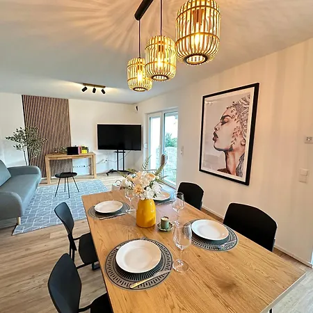 Apartment Luxurioese Eg-wohnung Mit Gartenblick & Garage - 3 Min Zur S-bahn - Naehe Messe Stuttgart, Daimler & Ibm - Ideal Fuer Familien & Geschaeftsreisende Ehningen