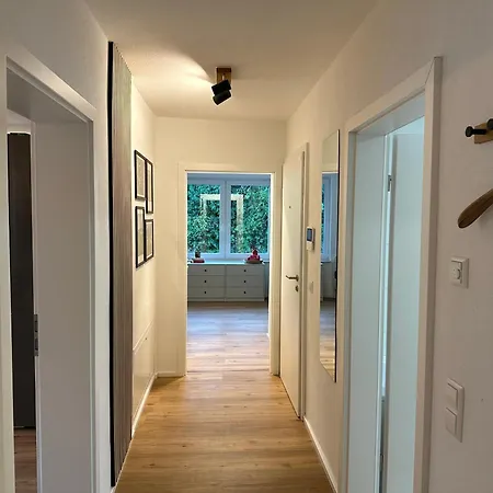 Luxurioese Eg-wohnung Mit Gartenblick & Garage - 3 Min Zur S-bahn - Naehe Messe Stuttgart, Daimler & Ibm - Ideal Fuer Familien & Geschaeftsreisende Apartment