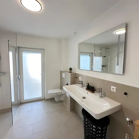 Luxurioese Eg-wohnung Mit Gartenblick & Garage - 3 Min Zur S-bahn - Naehe Messe Stuttgart, Daimler & Ibm - Ideal Fuer Familien & Geschaeftsreisende * Ehningen