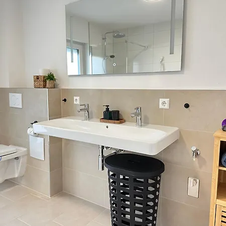 Ab2 Luxurioese Eg-wohnung Mit Gartenblick & Garage I 3 Min Zur S-bahn I Naehe Messe Stuttgart Appartamento Ehningen